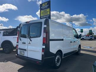 2020 Mitsubishi Express - Thumbnail